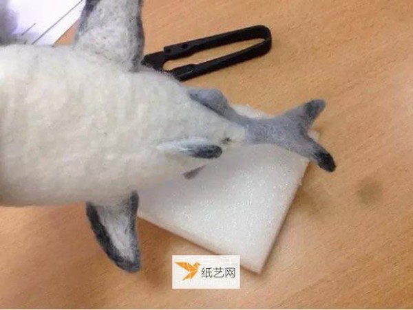 How to make a personalized wool felt shark key bag