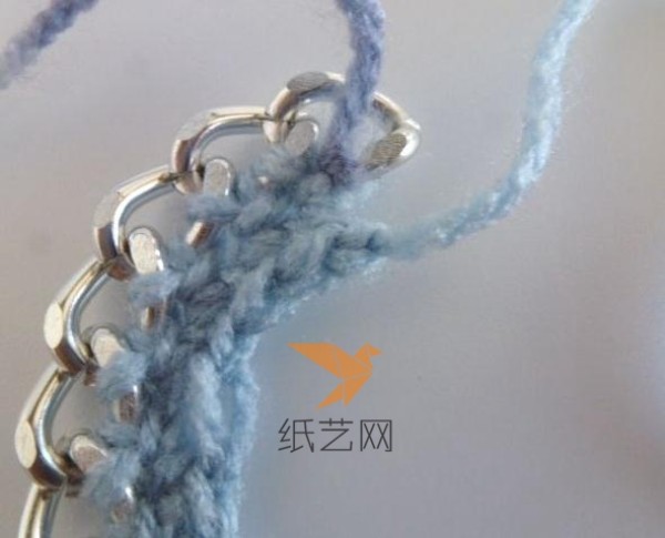 Crochet tutorial for making a feminine metal chain bracelet