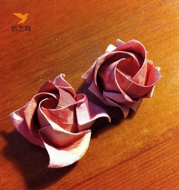 Illustrated tutorial on folding roses from RMB | How to fold roses from RMB | How to fold roses from hundred-yuan banknotes