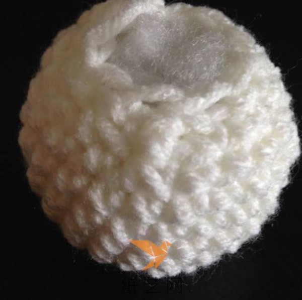 Crochet tutorial for making a pair of sweet little snowmen for Valentine’s Day gift