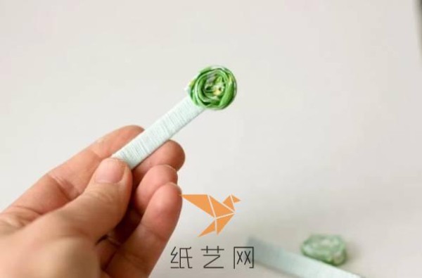 Tutorial on making simple and beautiful fabric rose hairpins for Children’s Day gifts