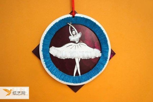 Tutorial on how to make a personalized ballet dancer using paper plates