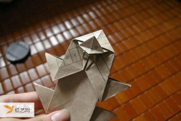 Use some simple origami to fold hugeIllustrated tutorial of Mabona Rhinoceros