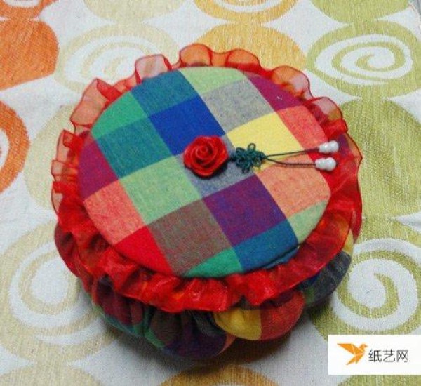 Detailed illustrated tutorial on how to make a personalized fabric pumpkin storage basket