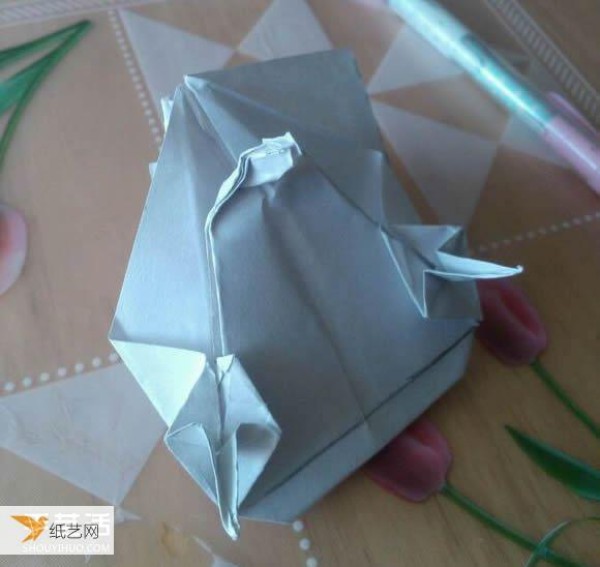 Step-by-step illustration of how to use origami to fold a cute grand piano