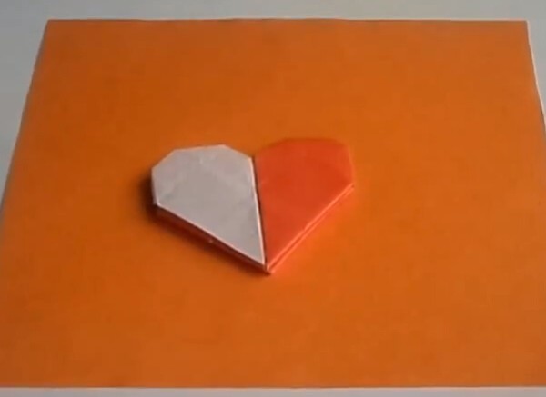 Tutorial on how to make a symmetrical two-color handmade origami heart