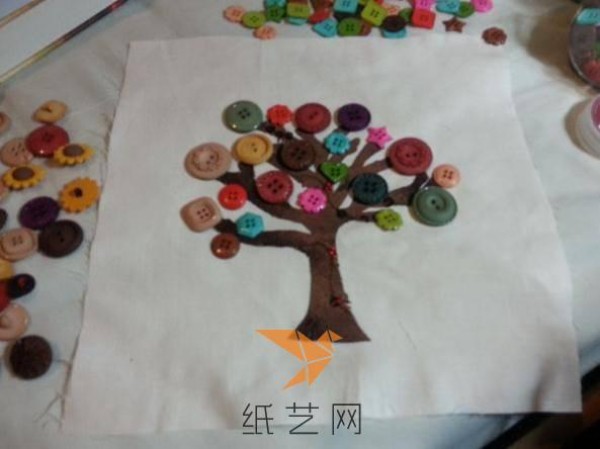 Tutorial on making beautiful button tree pattern pillowcases