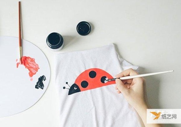 Mom gives her son a hand-drawn personalized T-shirt as a loving gift