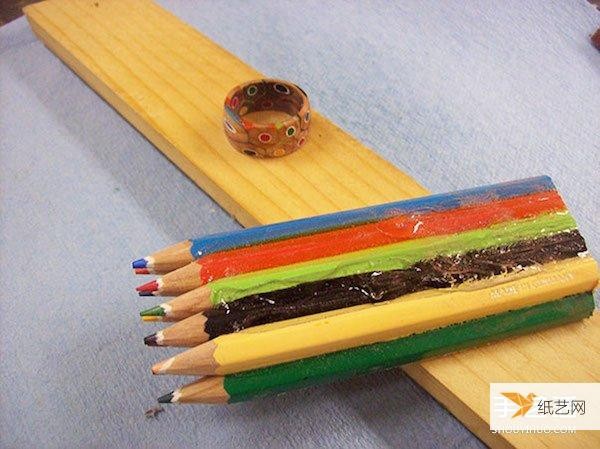 Illustrated tutorial on how to make a personalized wood ring using colored pencils