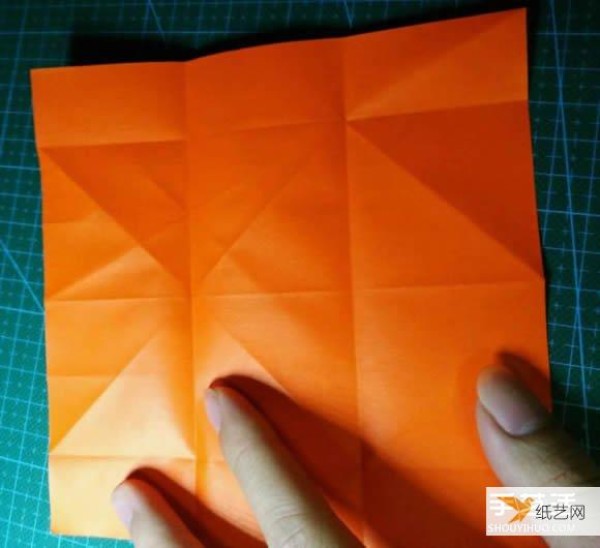 Detailed explanation of the manual method of folding a paper kingfisher tutorial.