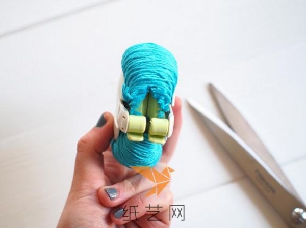 Cute yarn ball gift wrapping and decoration tutorial