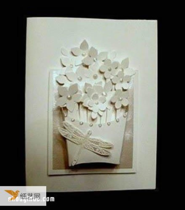 Tutorial on how to hand-make personalized three-dimensional decorative paintings and paper-cut flowers