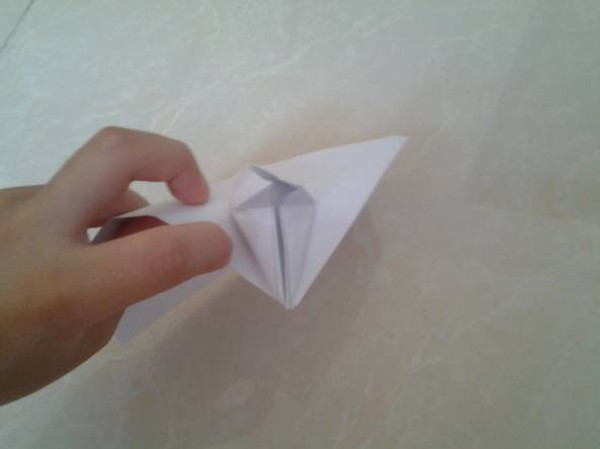 paper airplane that flies far