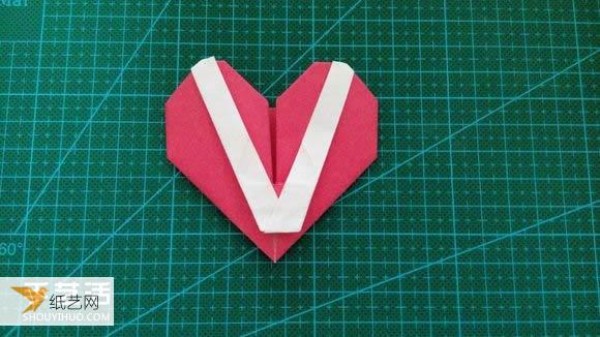 Hand-folded Valentines Day LOVE heart-shaped origami illustration tutorial