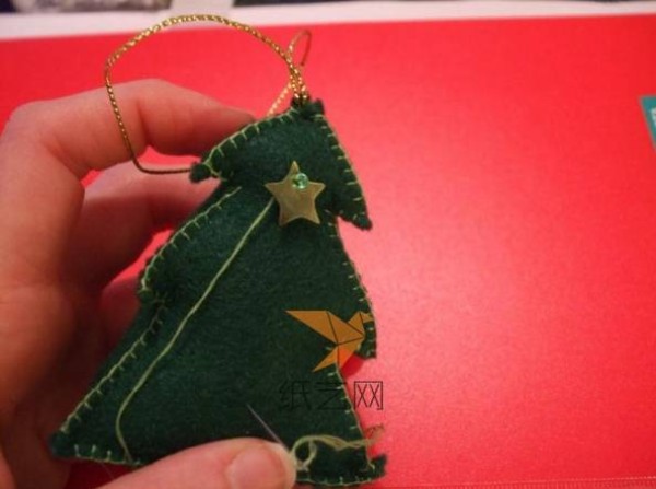 Tutorial on how to make cute non-woven Christmas tree hanging ornaments