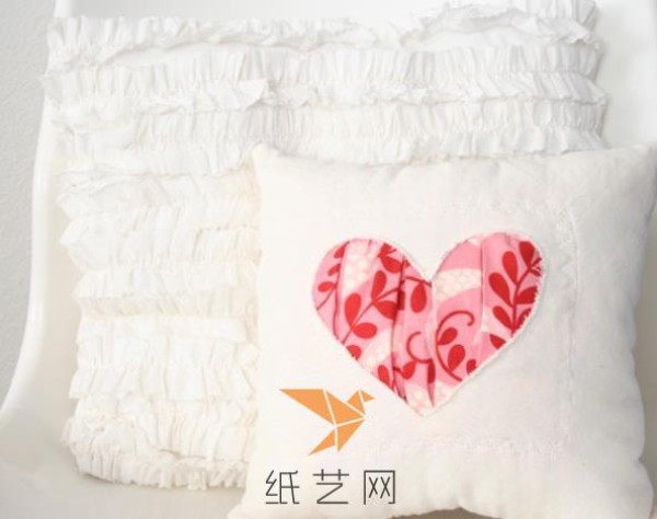 How to make a heart-shaped pillow as a Valentine’s Day gift