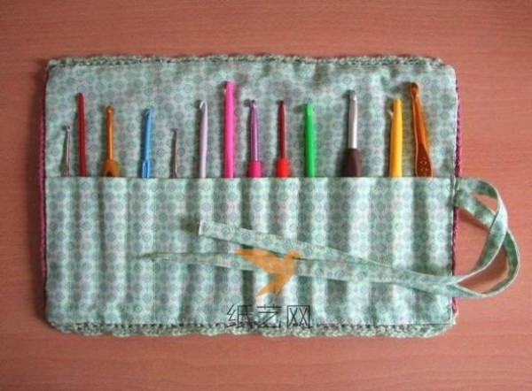 Tutorial on how to make a crochet storage bag by hand