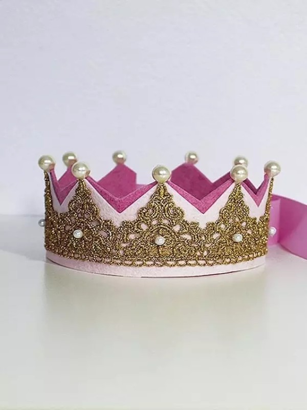 Roll up the lace to make a fairy tale crown!