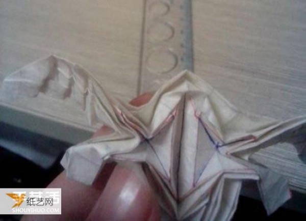 Illustration of the origami method of hand-folding a beautiful three-dimensional angel