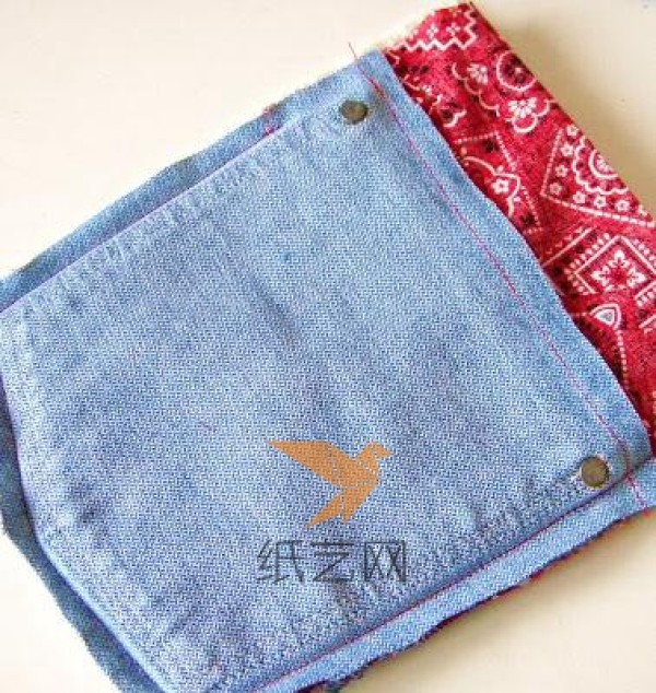 Using jeans waste to make small bags