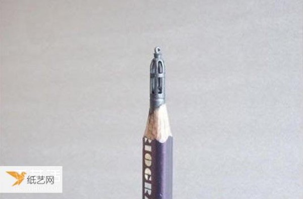 Tutorial picture of master-level pencil lead carving handmade products that looks super difficult