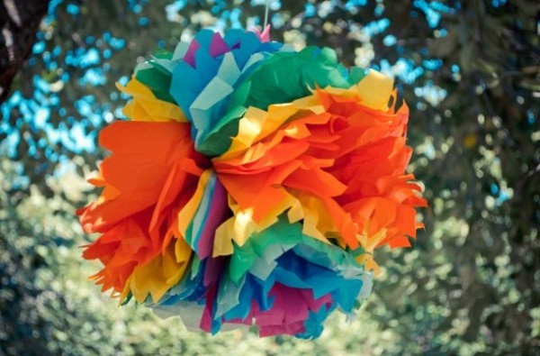 Illustrated tutorial for making handmade decorative paper flower balls from crepe paper