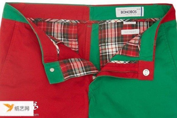 A pair of Christmas pants that look very special and absolutely stylish