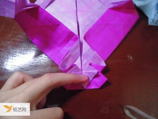 Very creative step-by-step illustration of Dielianhua heart origami