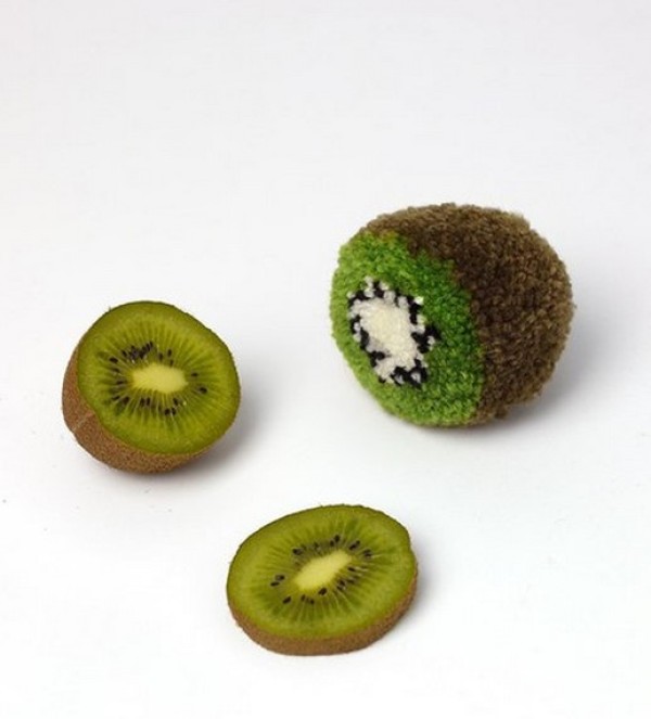 Teach you step by step how to make kiwi fruit with wool puff balls