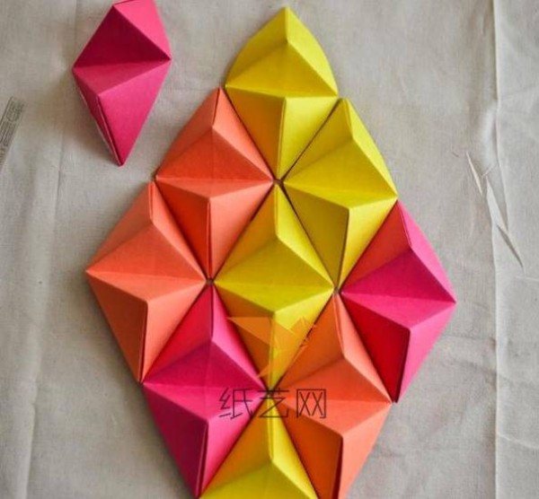 Tutorial on making modern origami 3D wall decorations