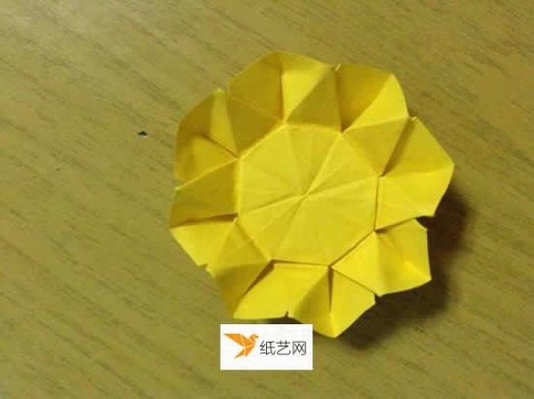 Detailed explanation of the steps of sunflower origami