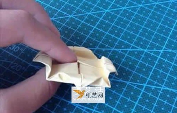 Illustration of folding method of simple paper rose flower