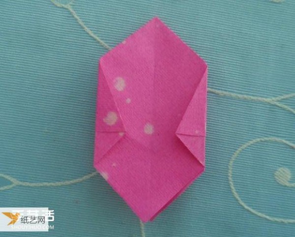 Illustrated tutorial for children to fold a simple paper box