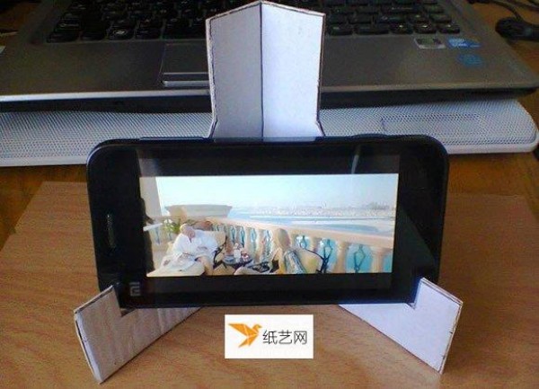 How to use waste paper boxes to make a simple mobile phone holder