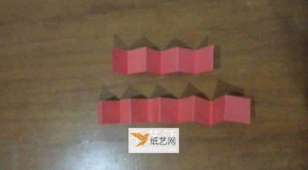 Illustration of steps to fold Snapology balls with paper strips