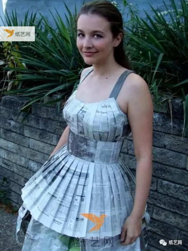 Clothes made from old newspapers, turned into treasure!