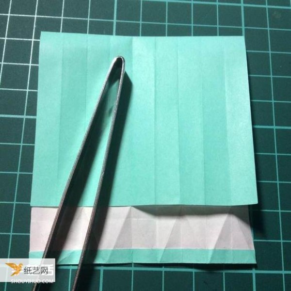 Illustrated steps on how to make an origami pencil with a unique shape by hand