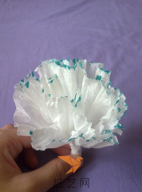 Three-minute tutorial on making origami carnations