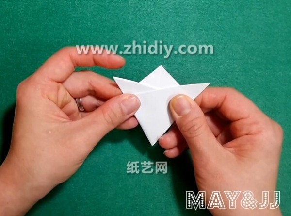 Tutorial on how to make an origami cartoon origami chick for children