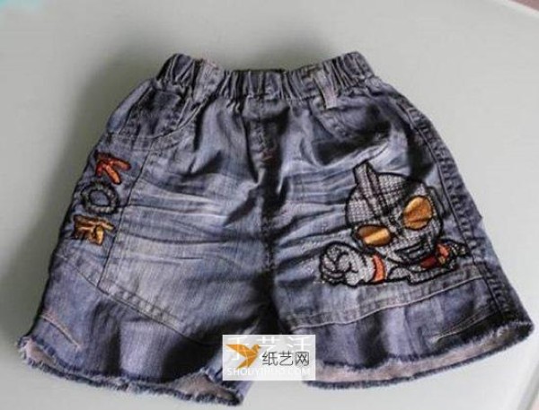 Detailed illustration of how to transform childrens jeans