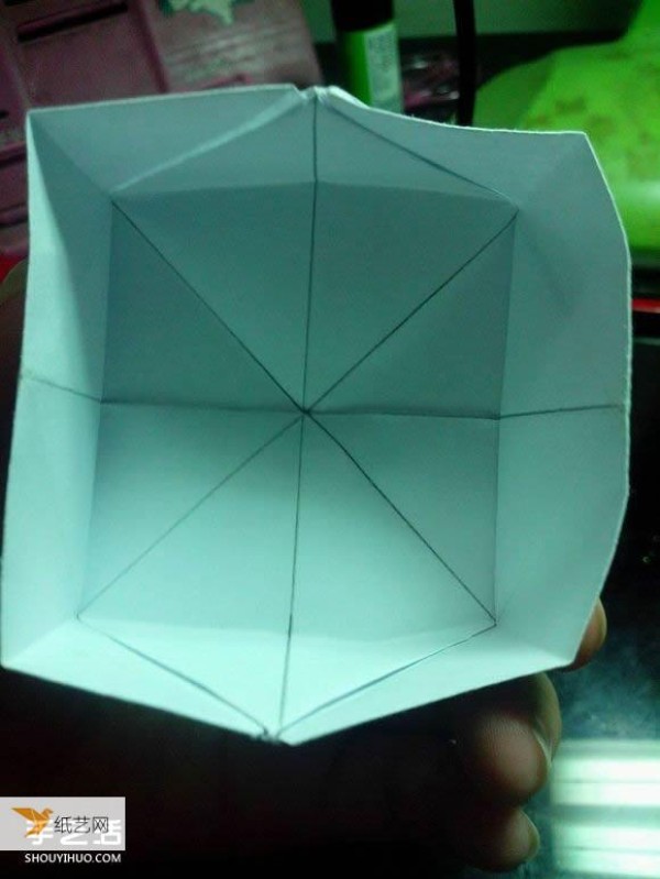 Illustration of a very beautiful hand-folded box with paper crane packaging