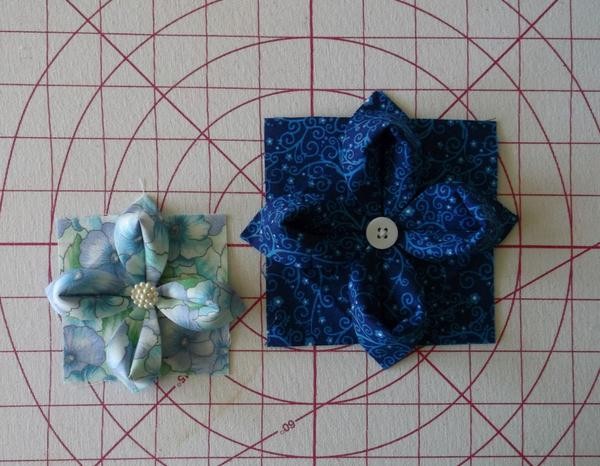 Origami-like fabric flower gift decoration tutorial