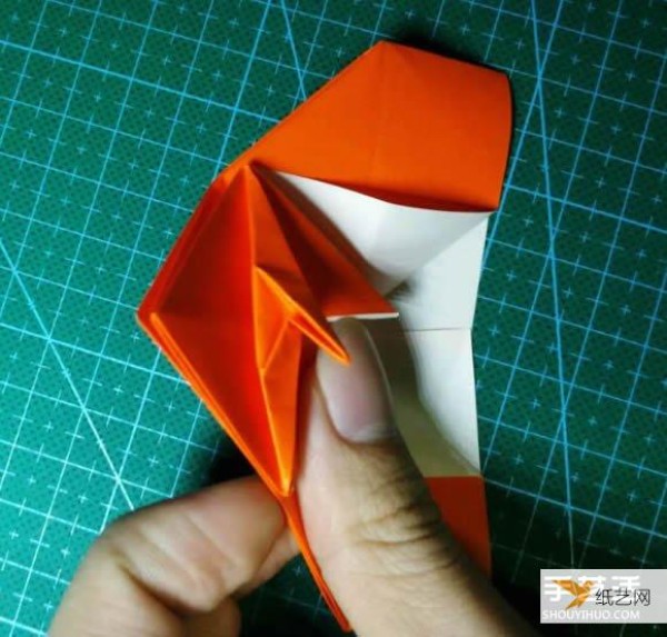 Detailed explanation of the manual method of folding a paper kingfisher tutorial.