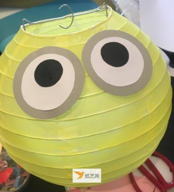 How to make and modify a simple minion cartoon lantern