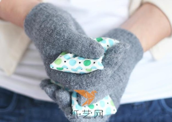 Life Tips: Tutorial on Making Hand Warmers in Winter