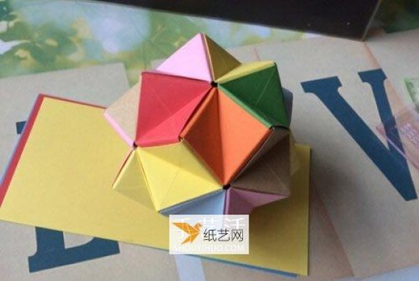 Teach you step by step how to fold three-dimensional paper flower balls