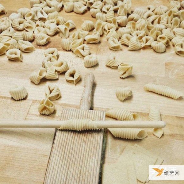 The process of making hand-made pasta that is pleasant to watch