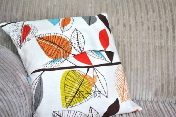 Tutorial on making handmade fabric envelope-like pillowcases