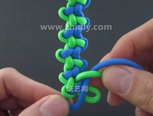 Chinese Knotting Method Two-Color Bracelet Hand Knitting Tutorial