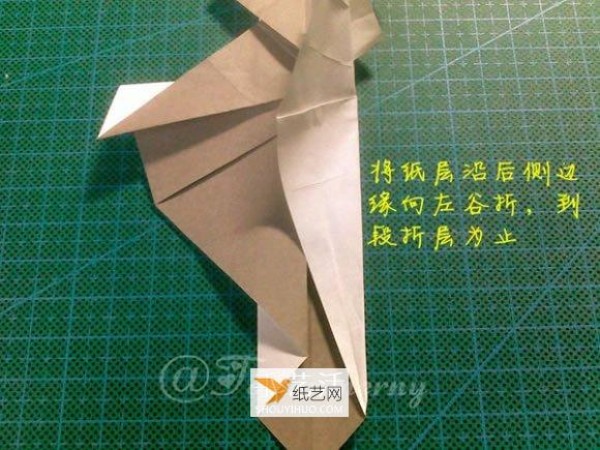 Illustration of how to prepare origami to fold Bugs Bunny